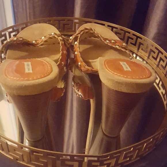 Shoes - Picture 3 of 4